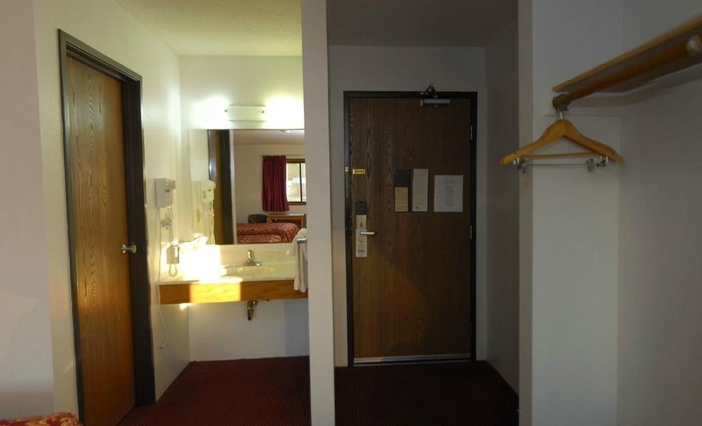 Rodeway Inn ブレイナード エクステリア 写真
