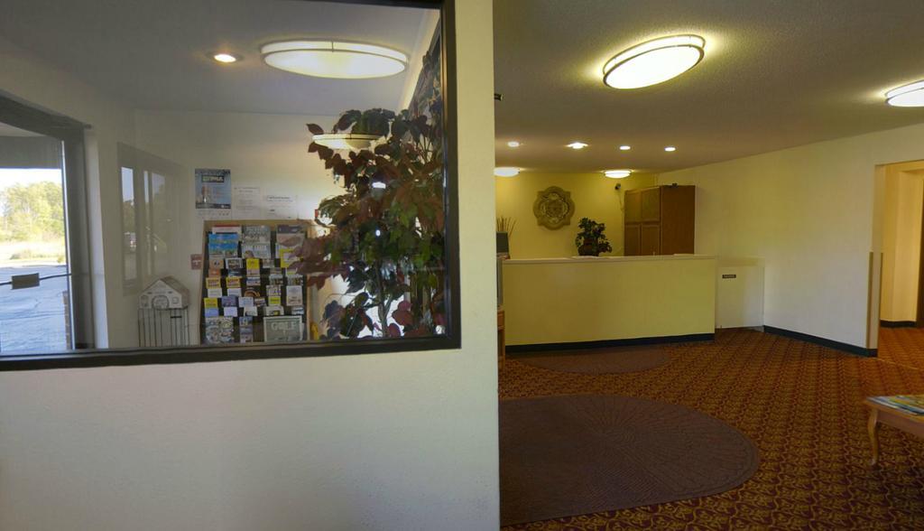Rodeway Inn ブレイナード エクステリア 写真