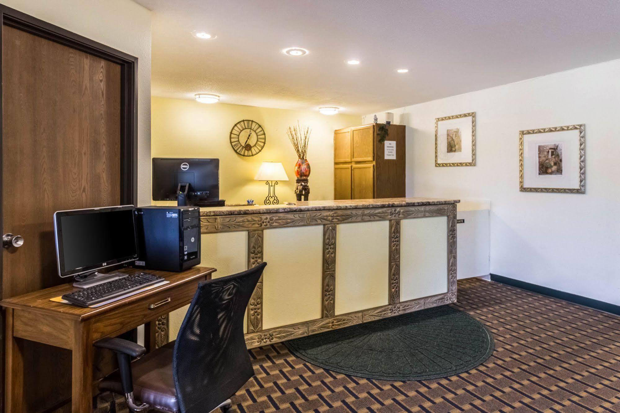 Rodeway Inn ブレイナード エクステリア 写真