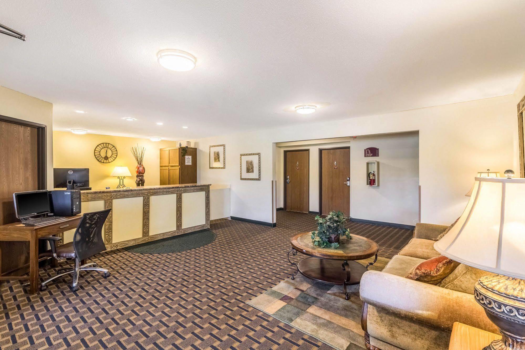 Rodeway Inn ブレイナード エクステリア 写真